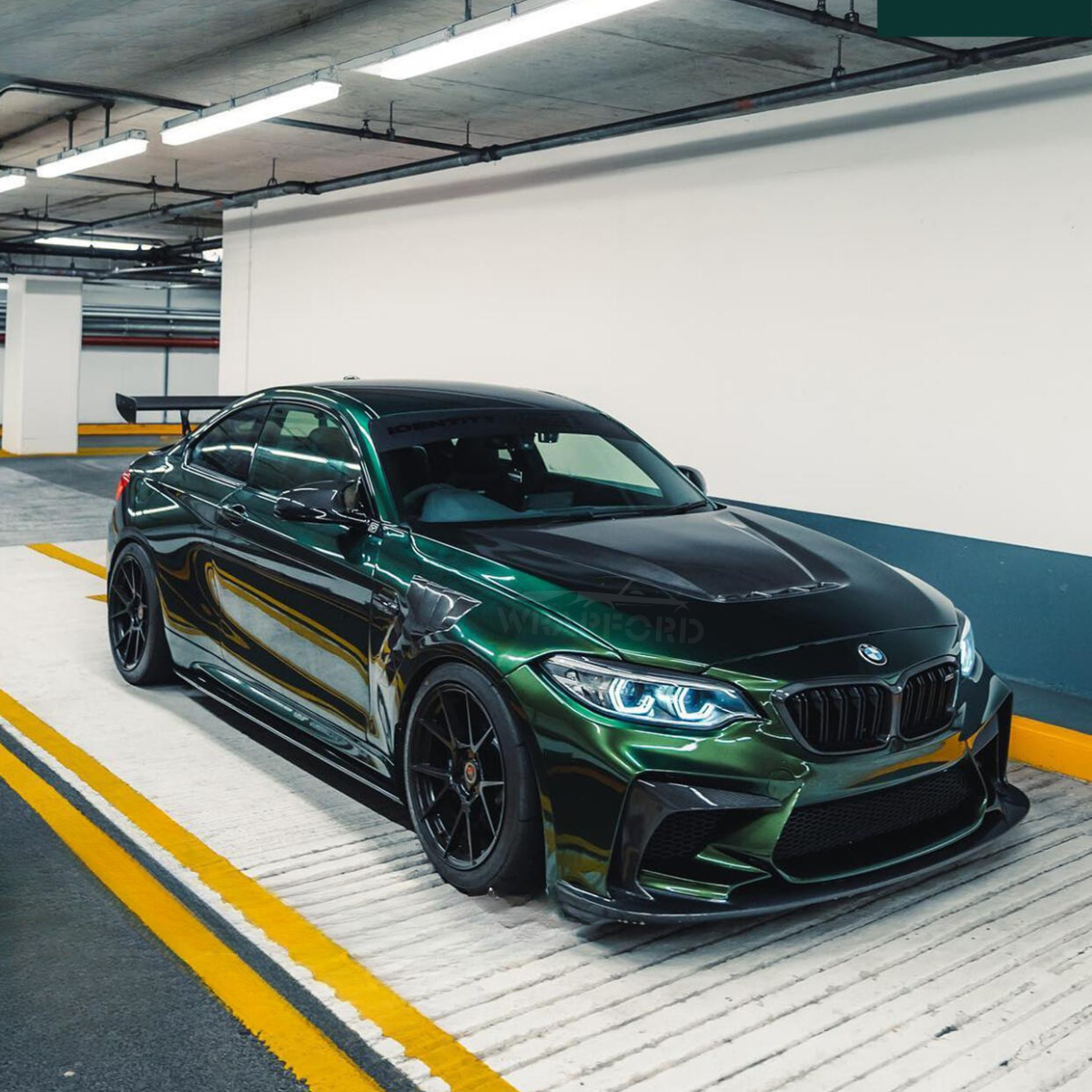 Gloss Metallic Gemstone Green Vinyl Wrap