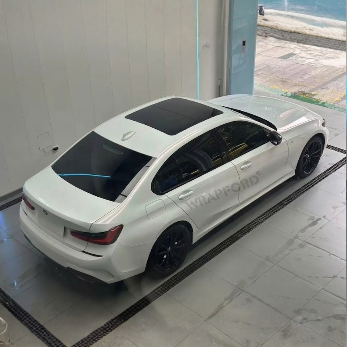 Gloss Chameleon White Pink Vinyl Wrap