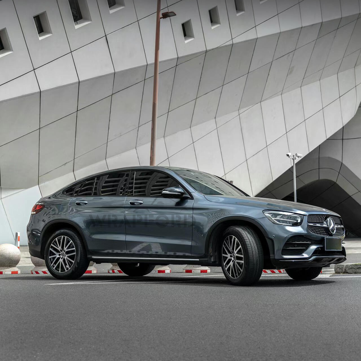 Revêtement en vinyle gris métallisé brillant