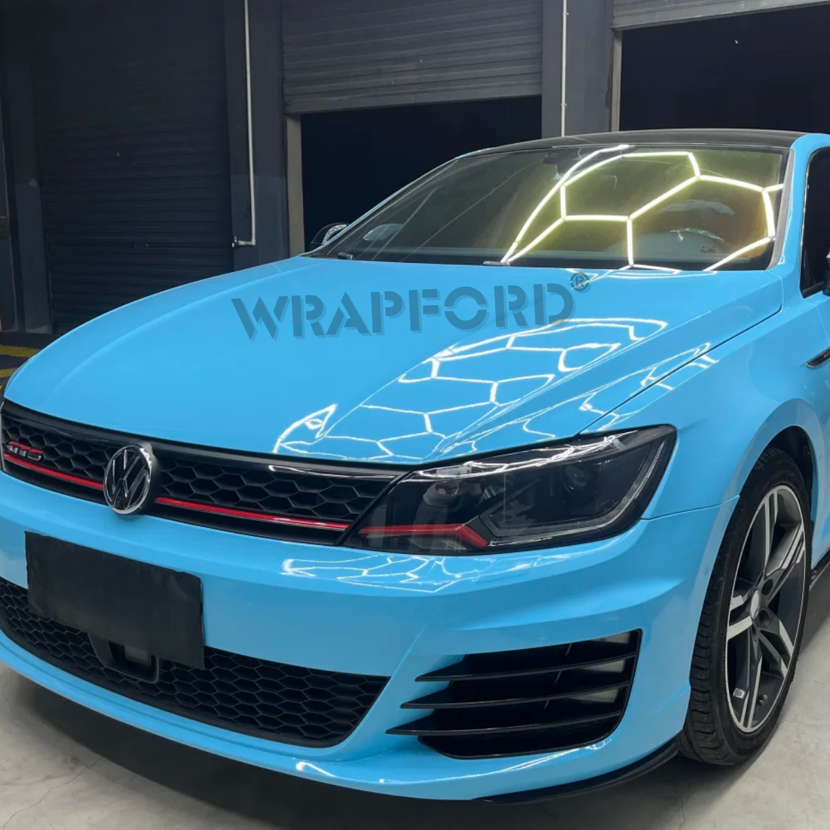 Vysoce lesklá nebesky modrá samoopravná fólie