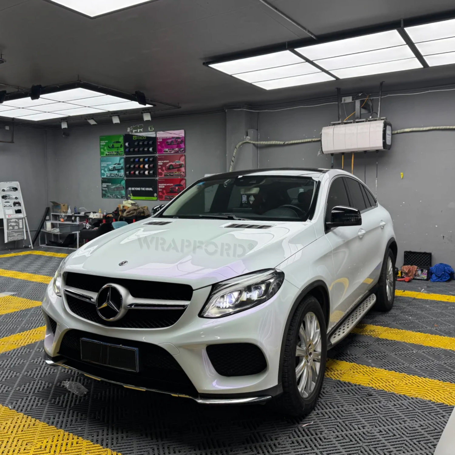 Gloss White Purple Chameleon Vinyl Wrap
