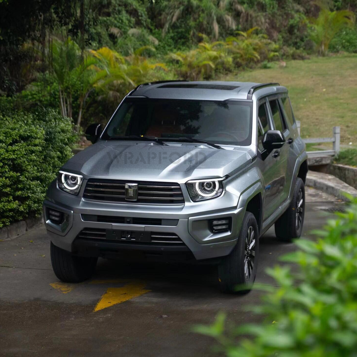 Revêtement en vinyle gris métallisé brillant