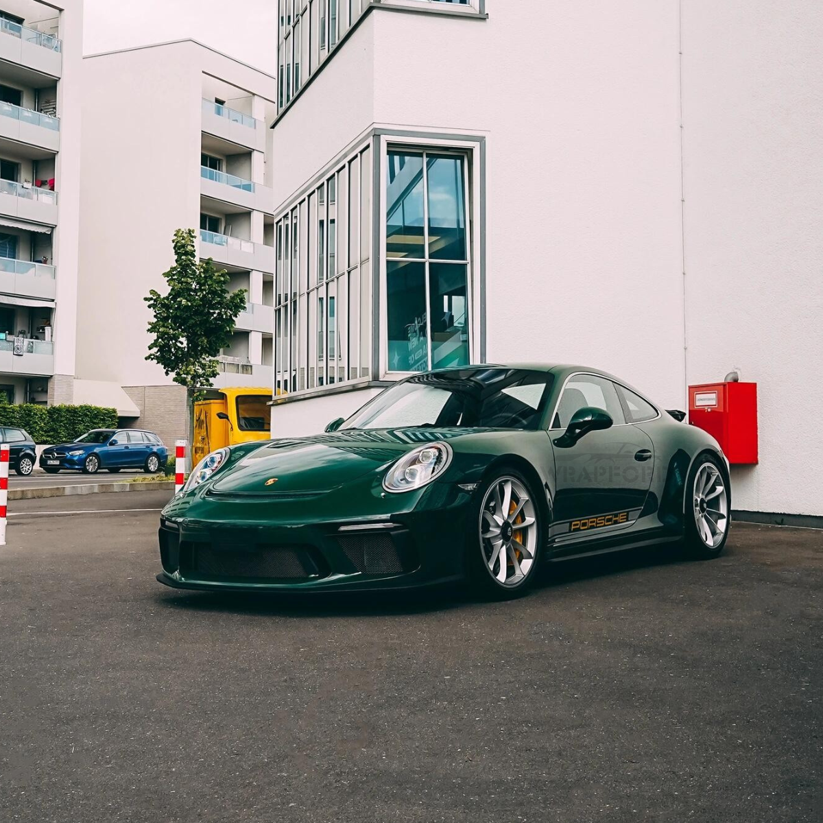 Glänzende, metallische Vinylfolie in Waldgrün