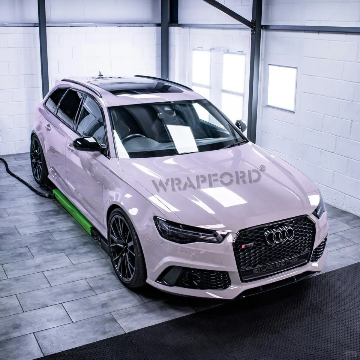 Lesklá světle popelavě fialová samoopravná fólie