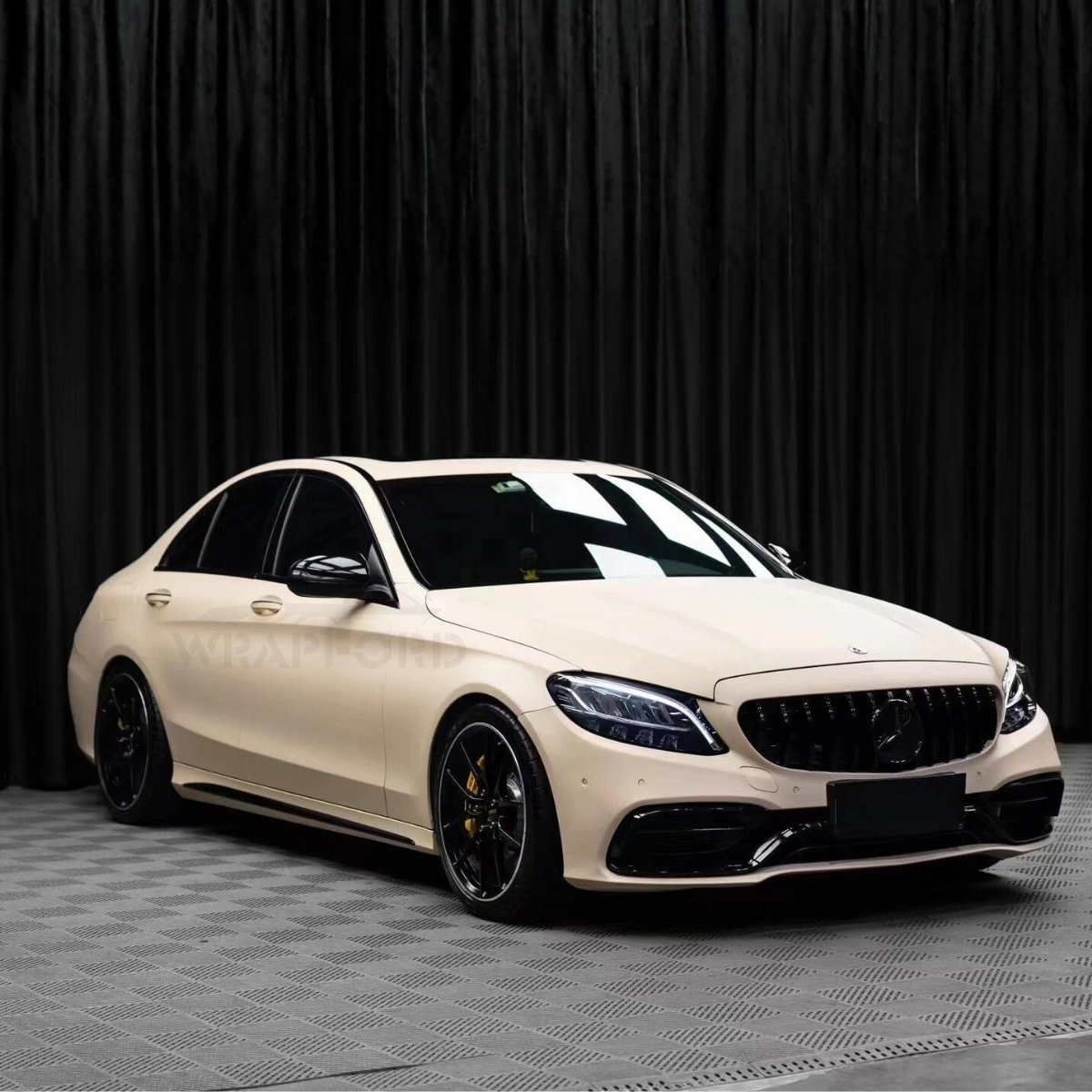 Matte Vinyl-Autofolie in Armeegrün