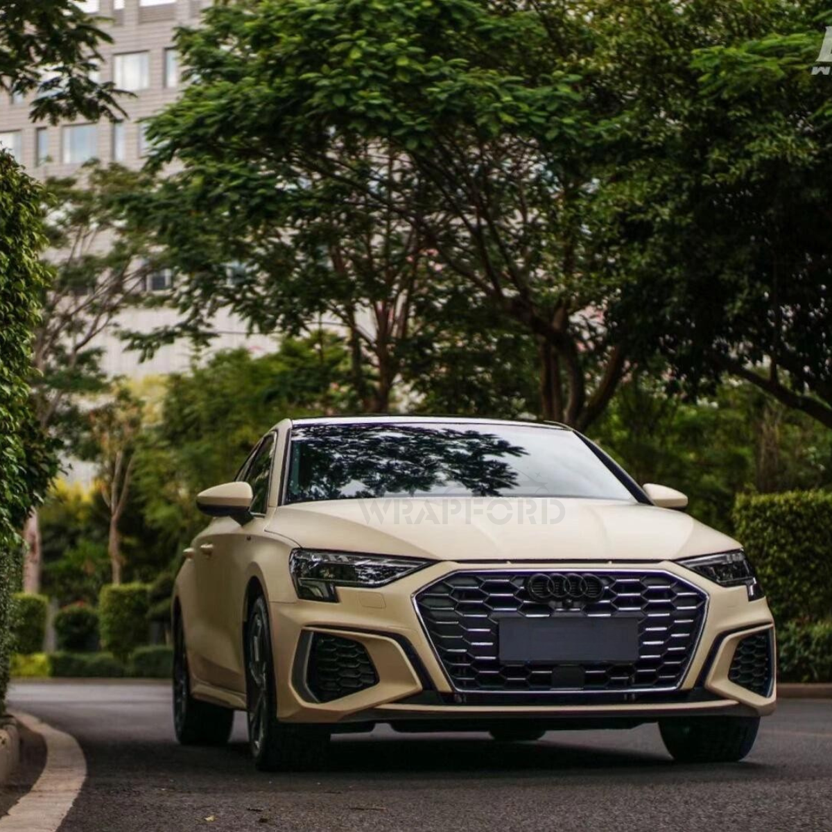 Matte Vinyl-Autofolie in Armeegrün